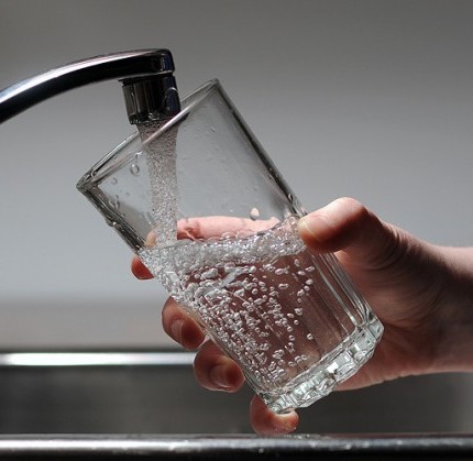 Permalink to L’acqua potabile in tutto il mondo è inquinata dalle microplastiche microplastiche