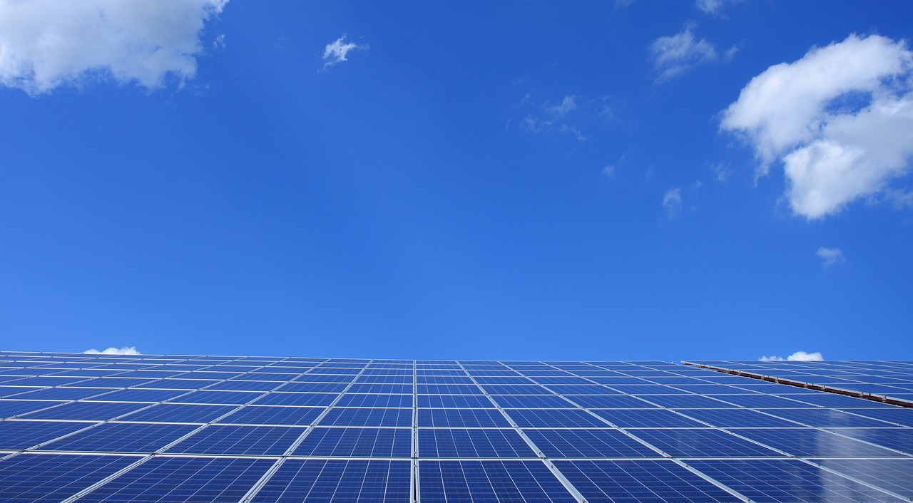 Rinnovabili • Il fotovoltaico indiano si sposta dalla terra all’acqua
