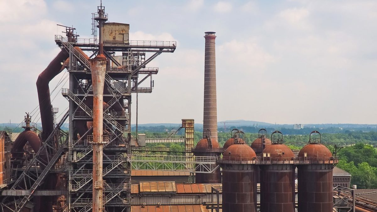 Decarbonizzazione, 8 industrie pesanti su 10 non sono in linea con Parigi
