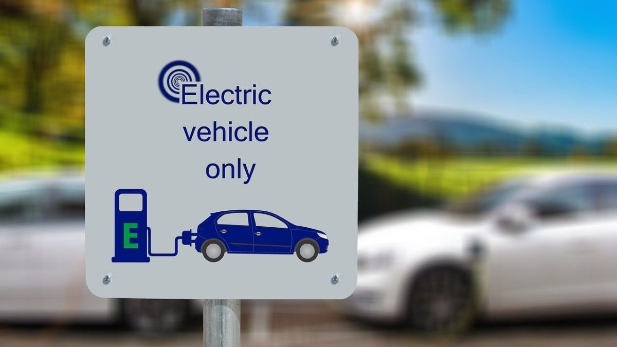 Mobilità elettrica, cosa deve fare l’UE secondo Eurelectric e E&Y