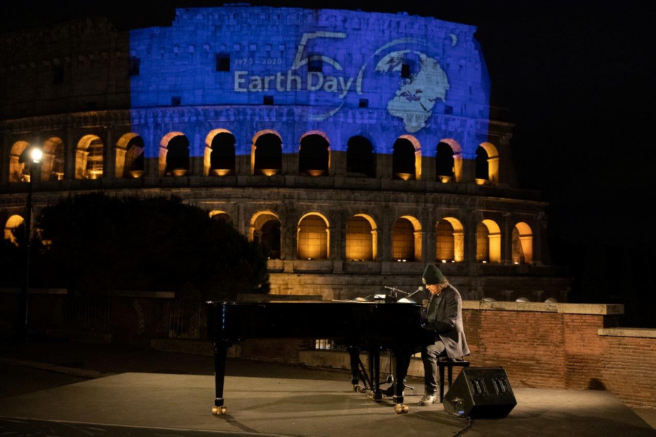 zucchero canta earth day