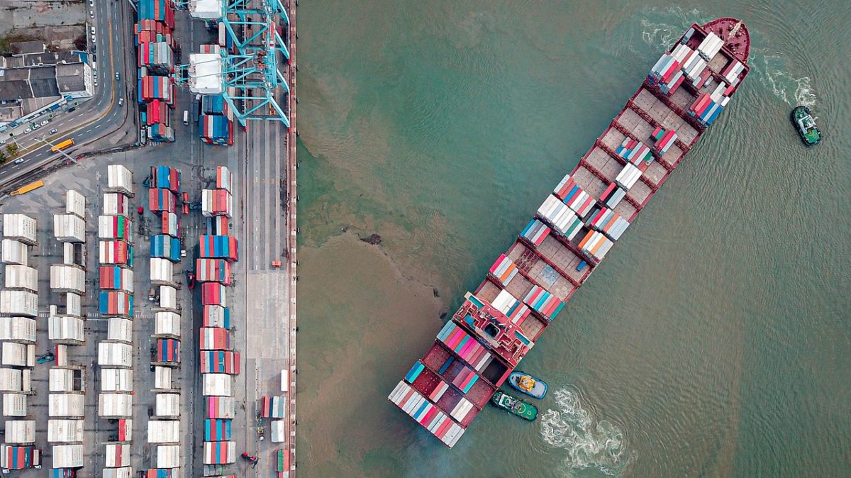 Emissioni delle navi: l’industria propone una carbon tax