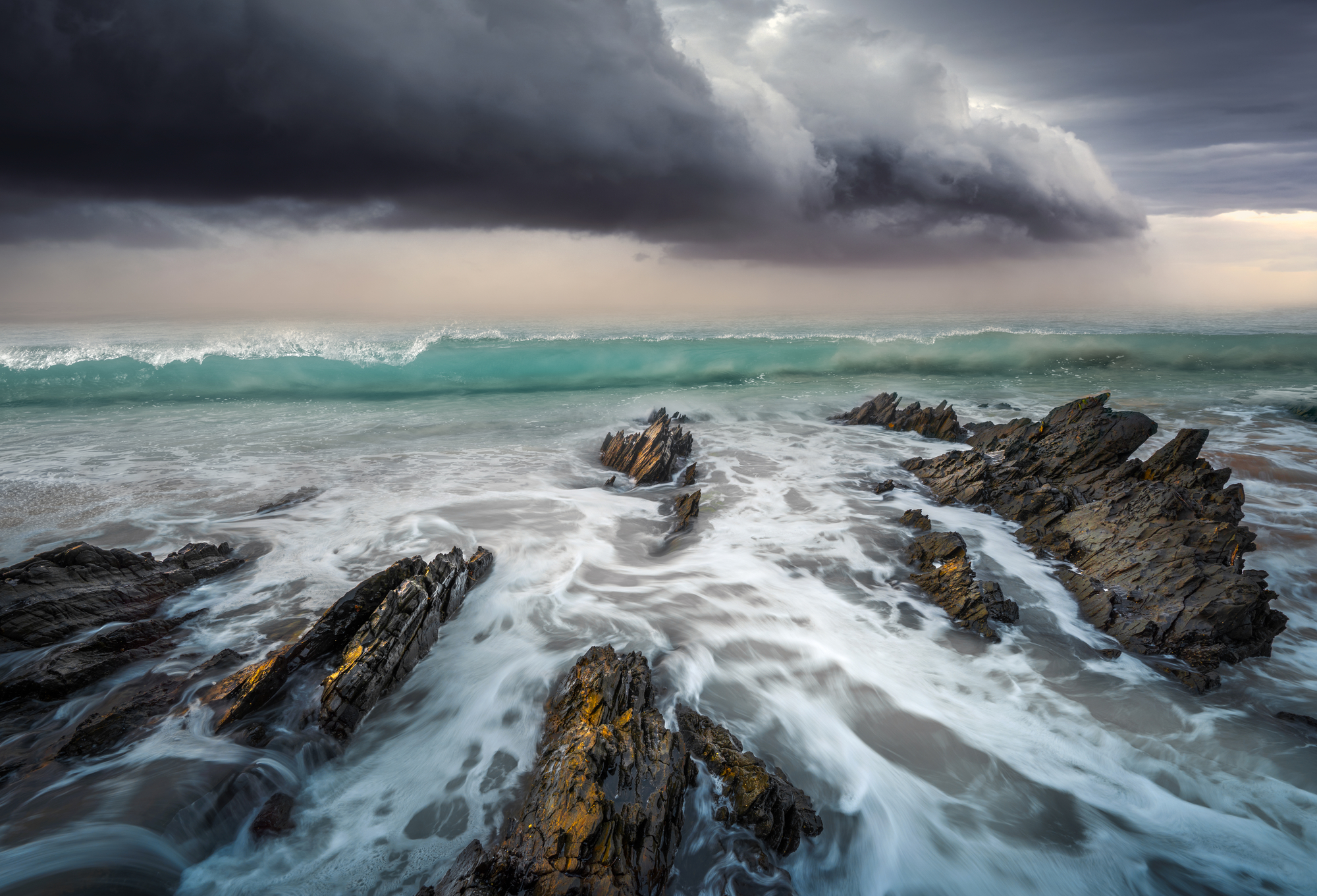 Mare monstrum