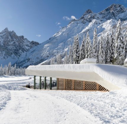 La bioarchitettura del Bistrot Bergsteiger - Photo credit: Florian Jaenicke per gentile concessione di v2com