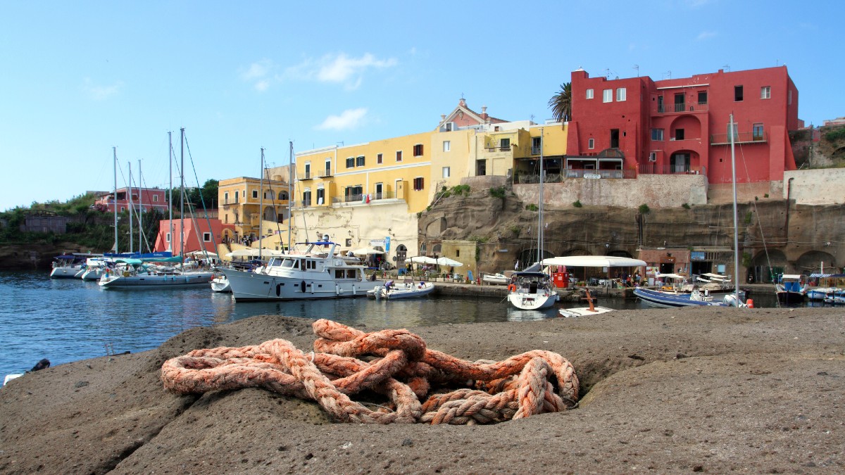 Rinnovabili • Comunità energetica rinnovabile: Ventotene inaugura le Cer nel Lazio