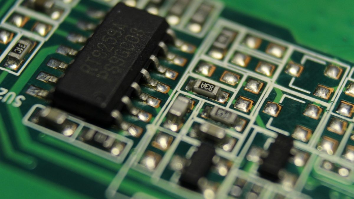Semiconduttori: l’UE ignora l’impronta ecologica dei microchip
