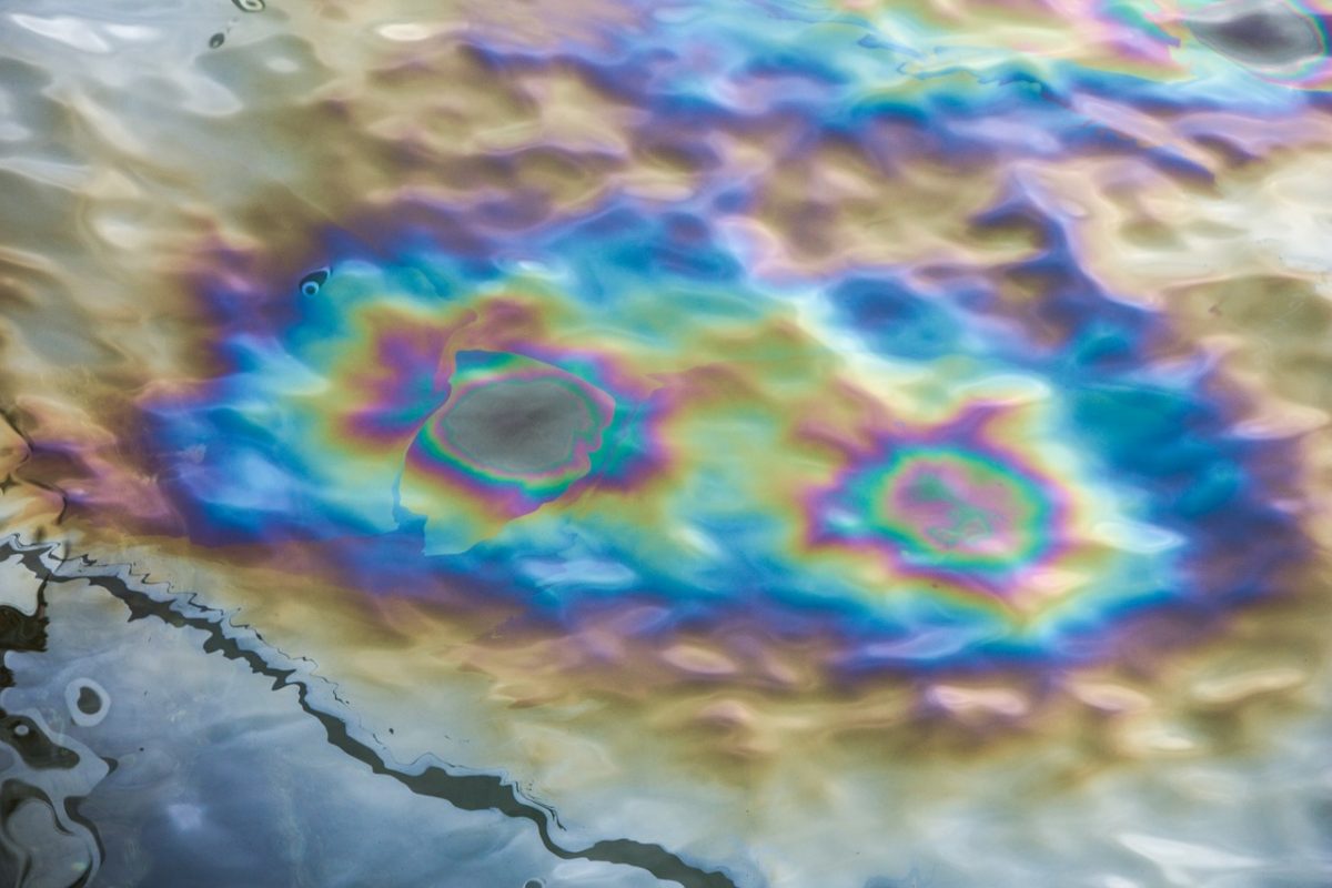 Rischio disastro ambientale: affonda petroliera al largo della Tunisia