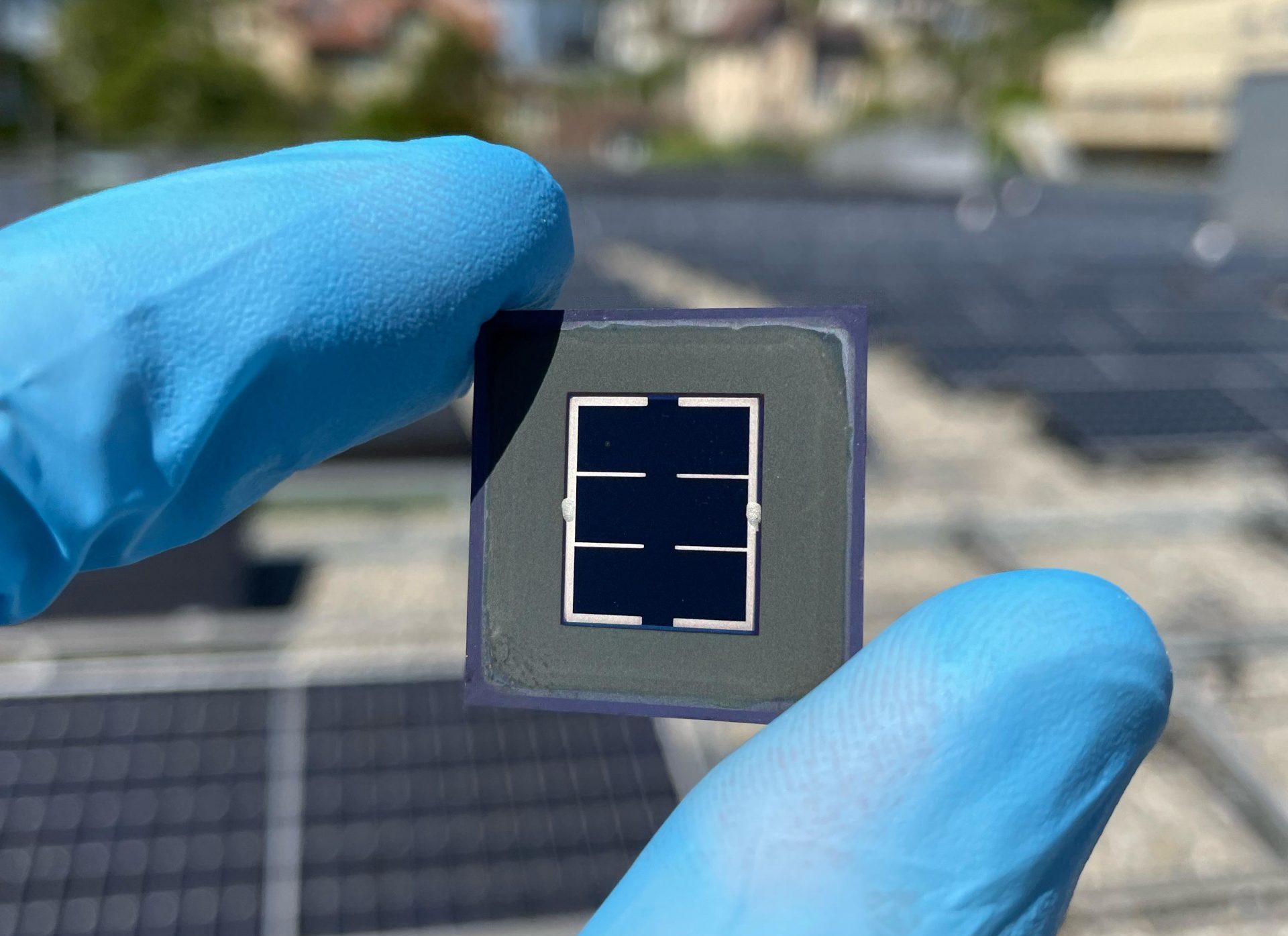 Perovskite-silicio strutturato