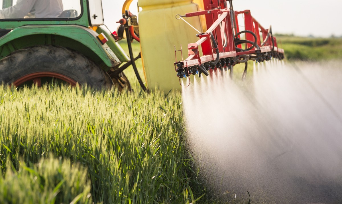 Pesticidi sintetici: 1 mln di firme per cancellarli dall’UE entro il 2035 