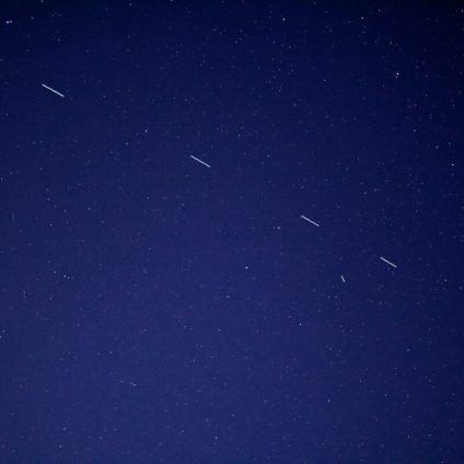Rinnovabili • Inquinamento luminoso dei satelliti: astronomi contro Starlink