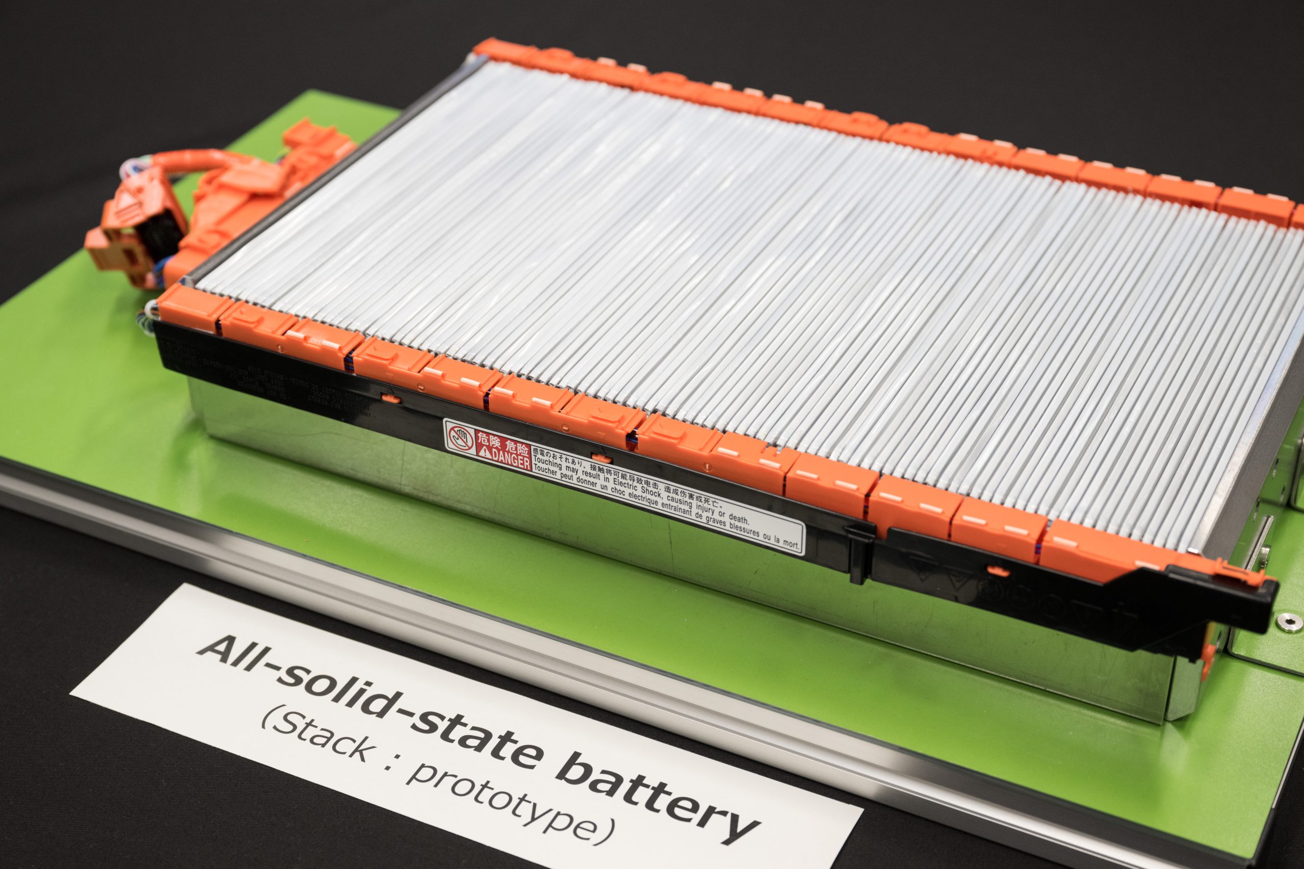 Batteria a stato solido: Toyota guarda al 2027
