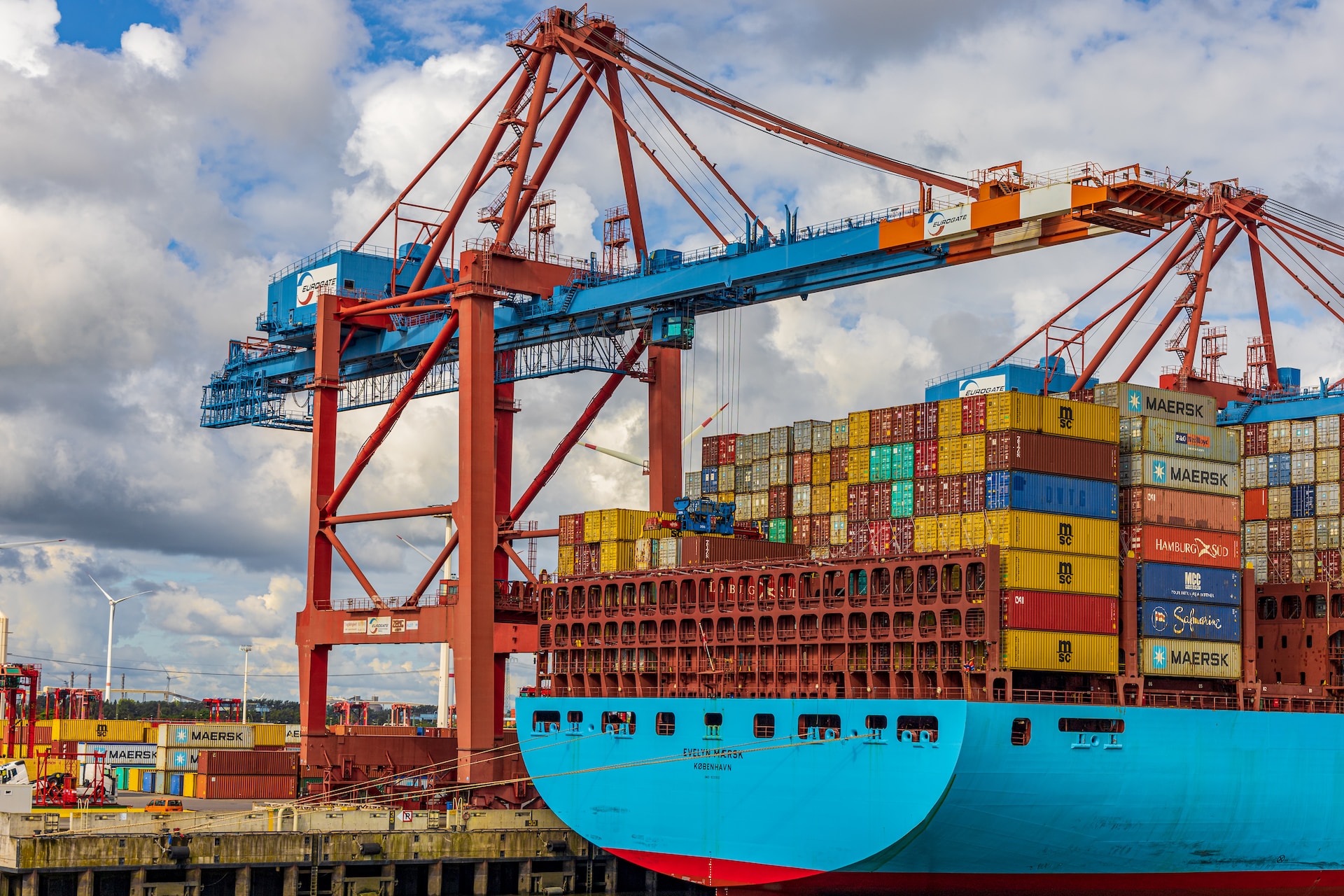 Decarbonizzazione shipping UE: nel 2050 navi saranno ancora fossili