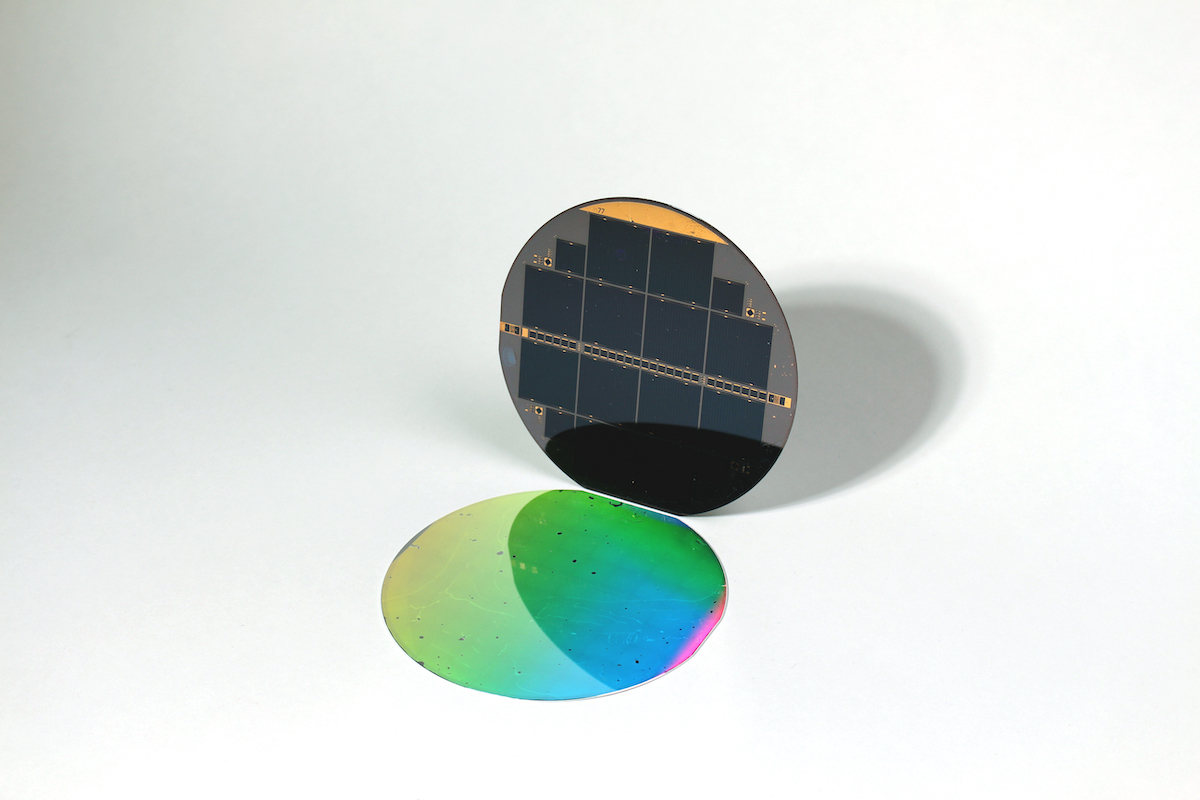 Cella solare multi-giunzione III-V//Silicio
