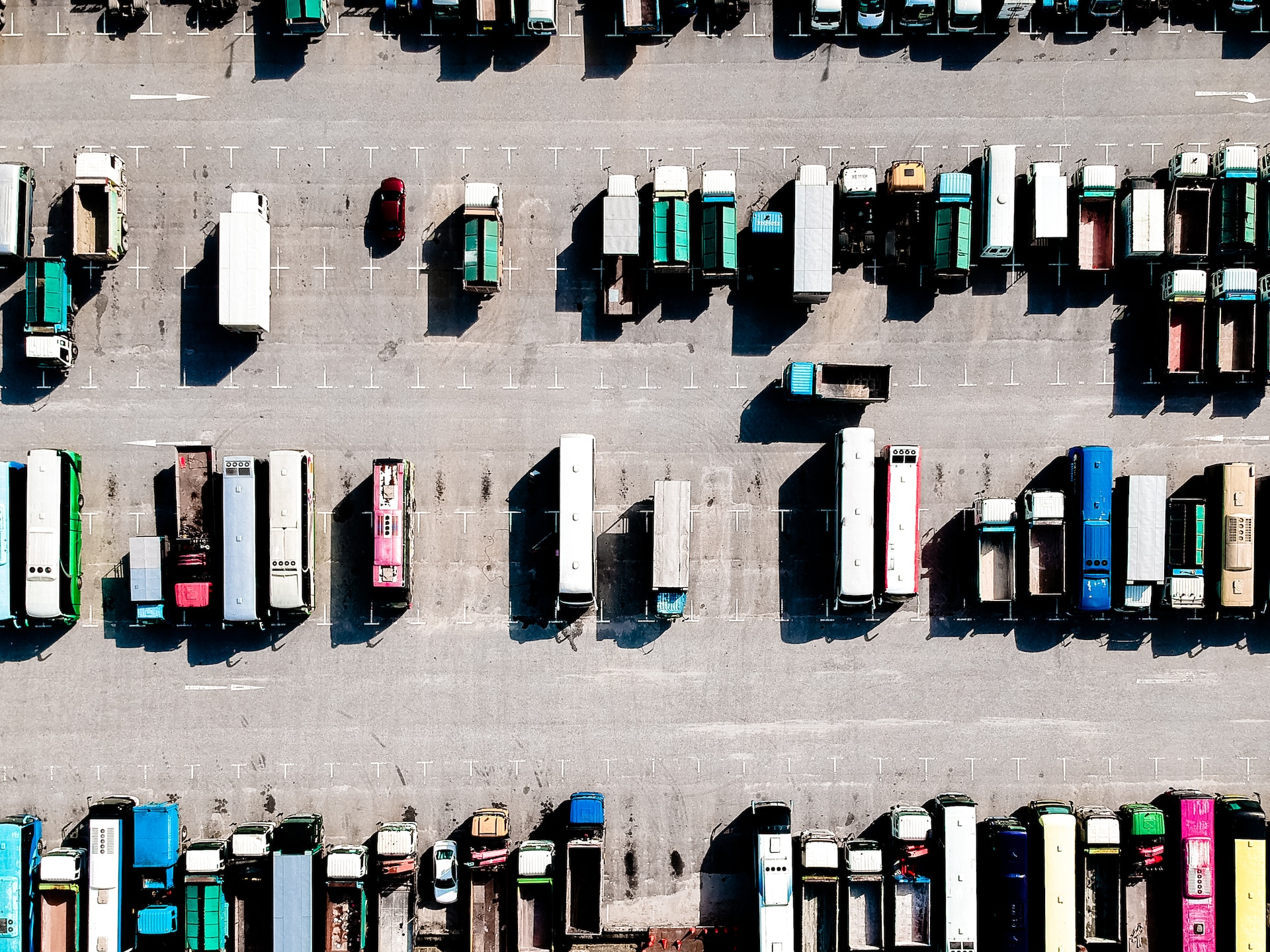 Transizione all’elettrico: i ritardi costeranno l’11% del mercato ai camion UE