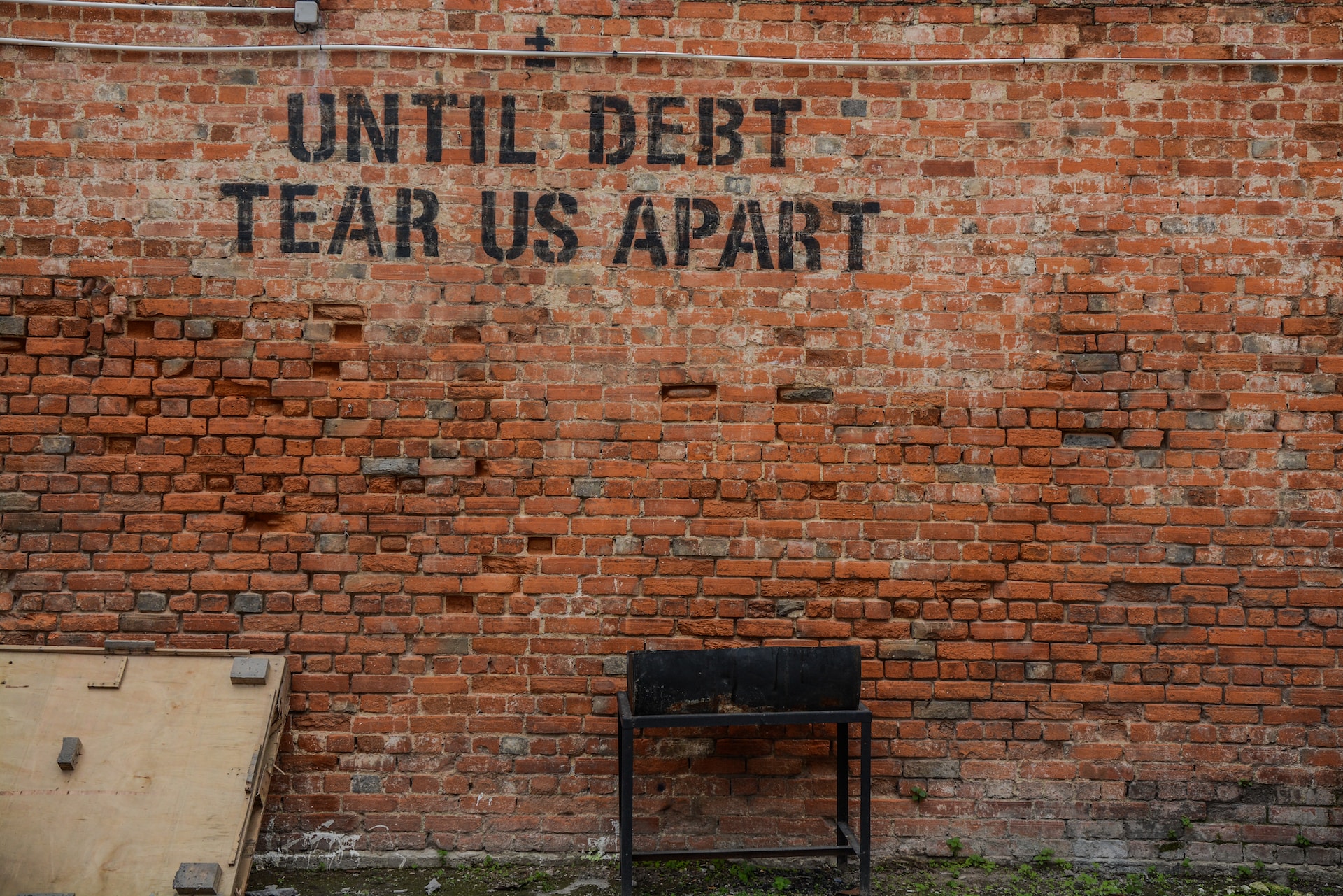 Crisi del debito e clima: i più vulnerabili spendono 12,5 volte più per il debito che per l’adattamento