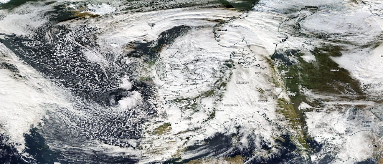 Tempesta Ciarán sull’Europa: pioggia e venti record anche in Italia