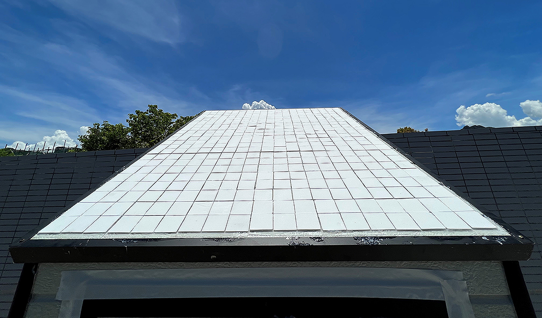 tetto in ceramica bianca