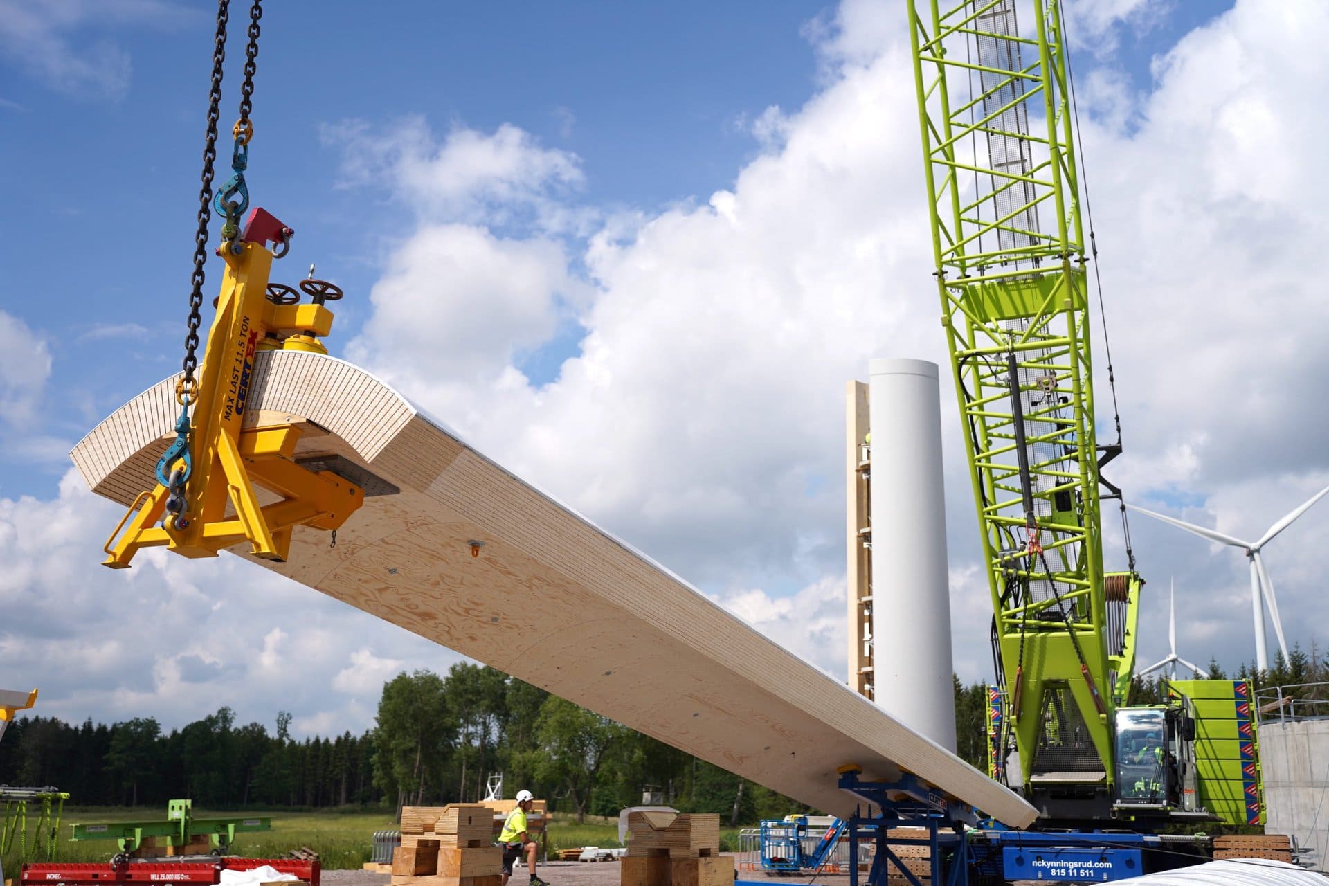 Turbina eolica di legno: entra in funzione la più alta del mondo