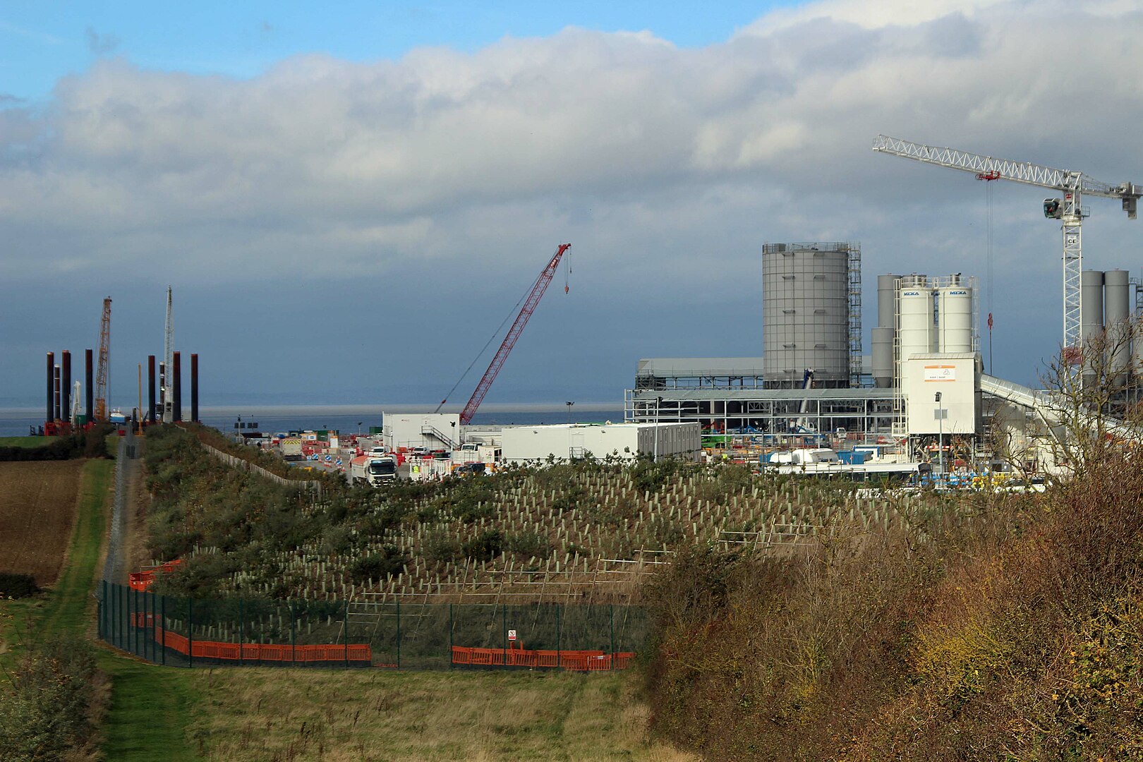 Centrale nucleare Hinkley Point C: 4 anni di ritardo e 2,3 mld di costi in più