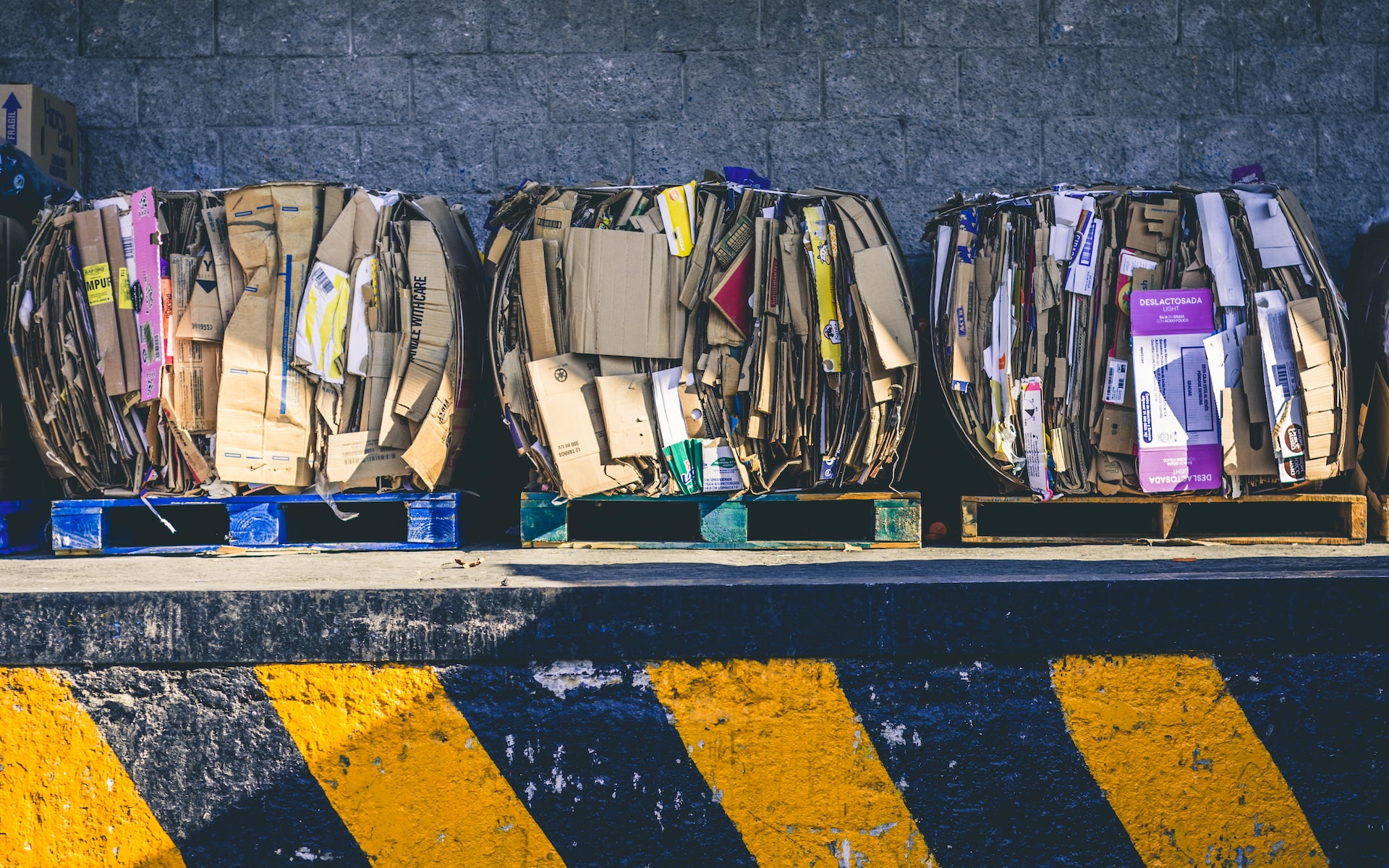 Rifiuti urbani in Italia: nel 2022 -1,8%, bene gli imballaggi