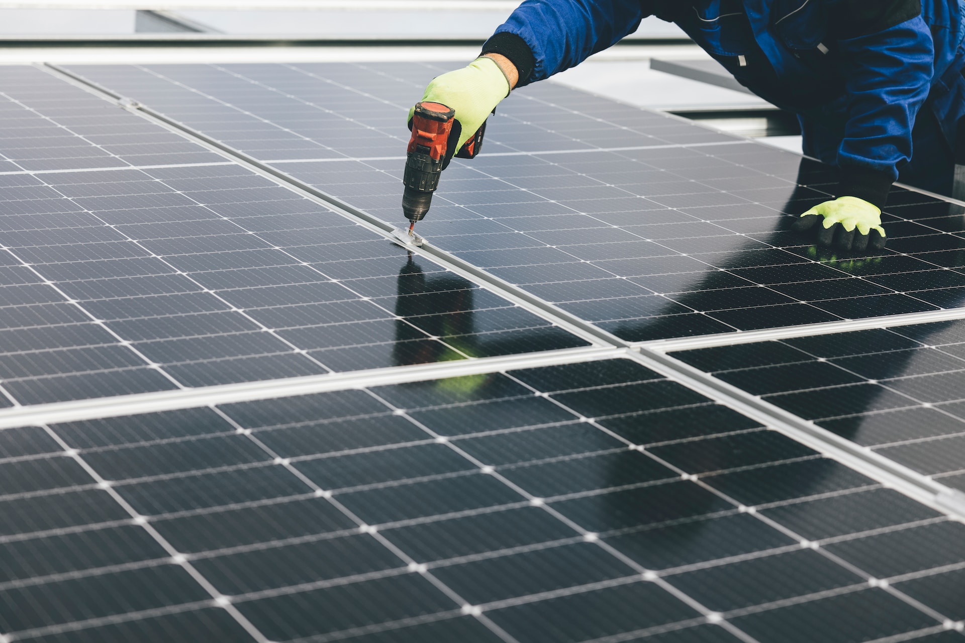 Transizione verde Europa: 3,9 mld per batterie, pv, eolico
