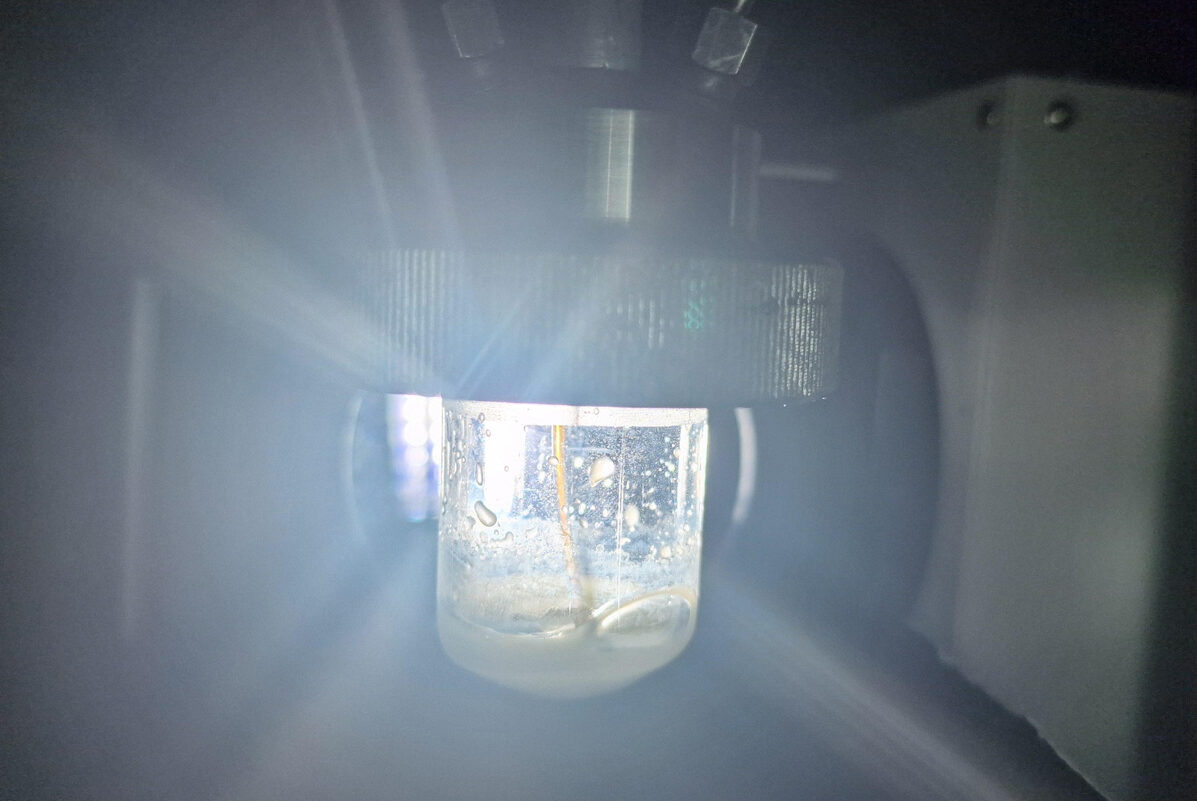 Metanolo sostenibile: nuovo materiale fotocatalitico 150 volte più efficiente