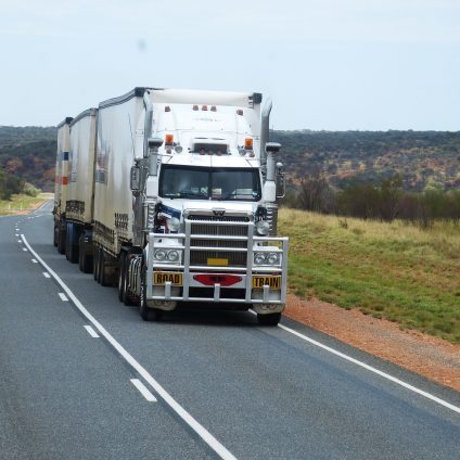 Rinnovabili • Camion elettrici, quante colonnine di ricarica rapida servono in Europa?