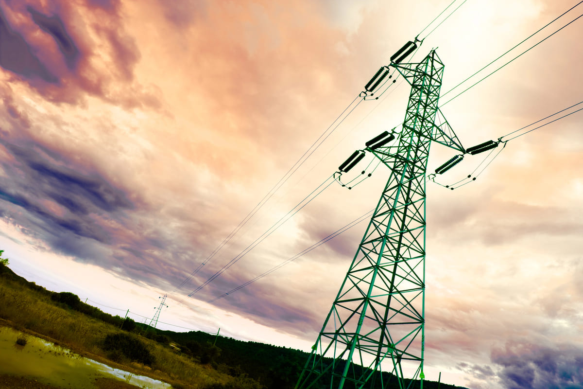 Decarbonizzare sistema elettrico Italia: benefici per 350 mld euro