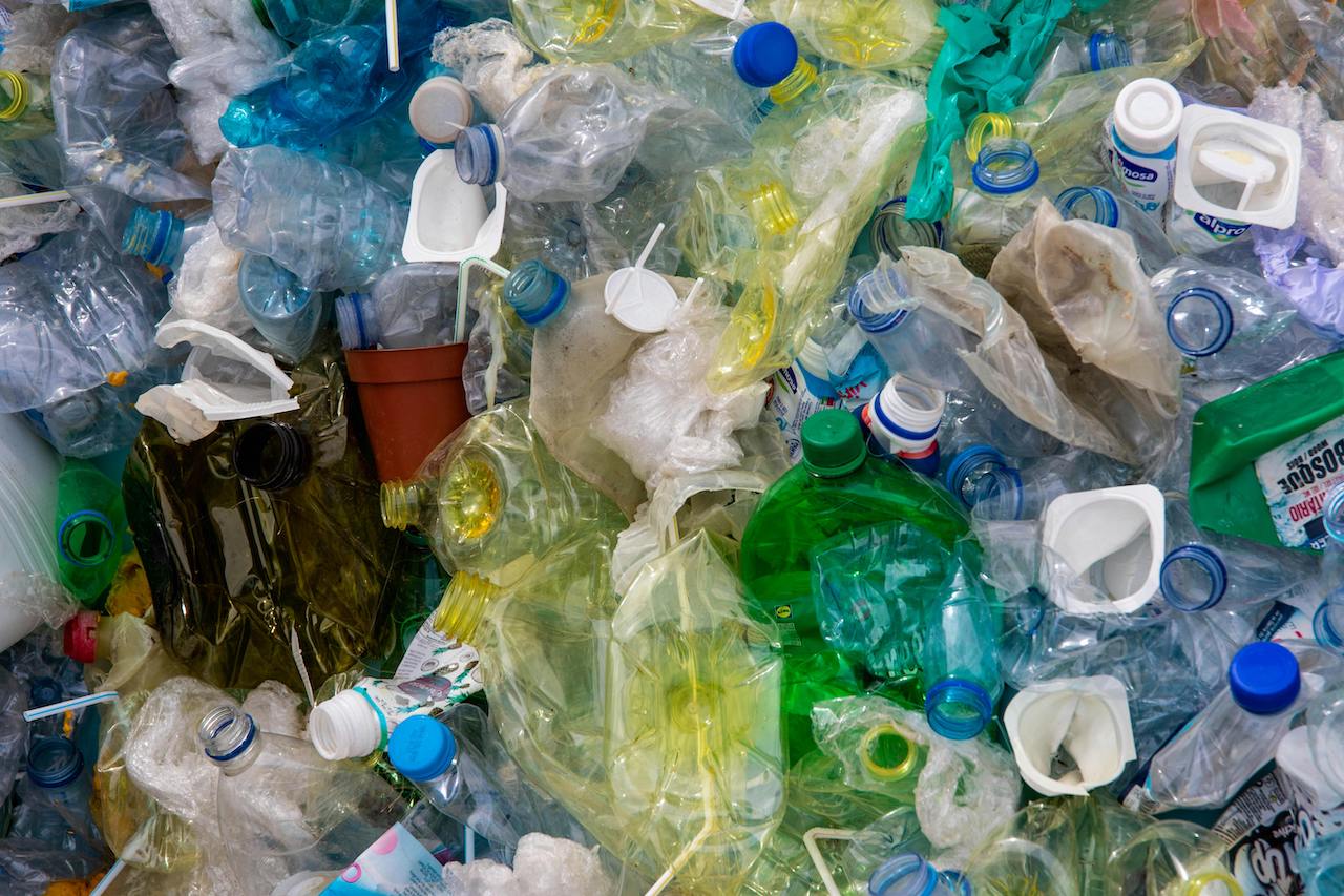 Inquinamento da plastica: la tesi choc sulle multinazionali del petrolio e chimiche