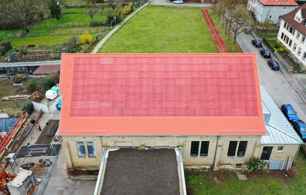 I moduli fotovoltaici personalizzati facilitano l'accettazione del FV in edilizia