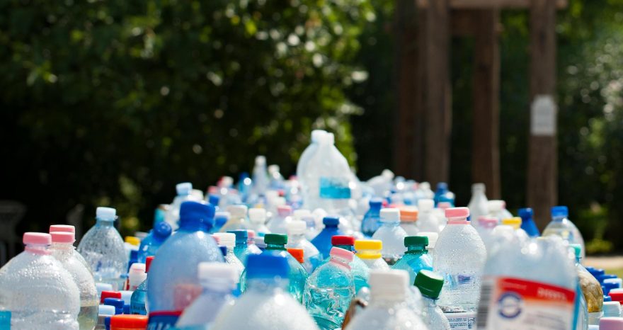 Rinnovabili • Plastica, male il settore europeo: flessione dell'8,3%. Resiste l'Italia