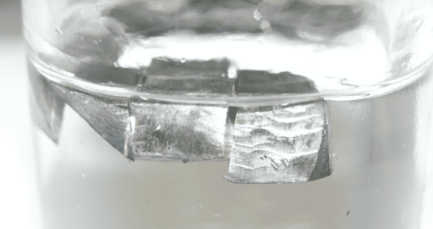 Rinnovabili • Batterie: durata anodi in litio metallico, +750% con acqua e gomma