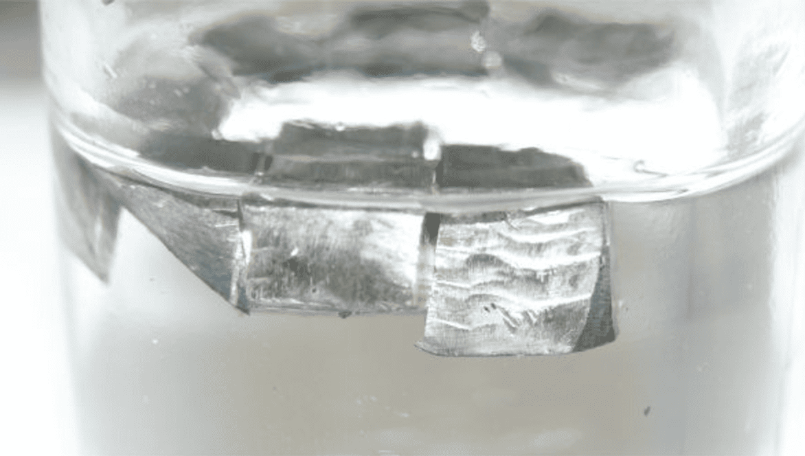 Batterie: durata anodi in litio metallico, +750% con acqua e gomma