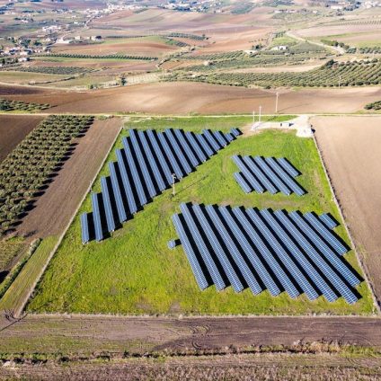 Rinnovabili • Fotovoltaico a terra e consumo del suolo in Italia, i dati aggiornati Fotovoltaico a terra e consumo del suolo in Italia, i dati aggiornati