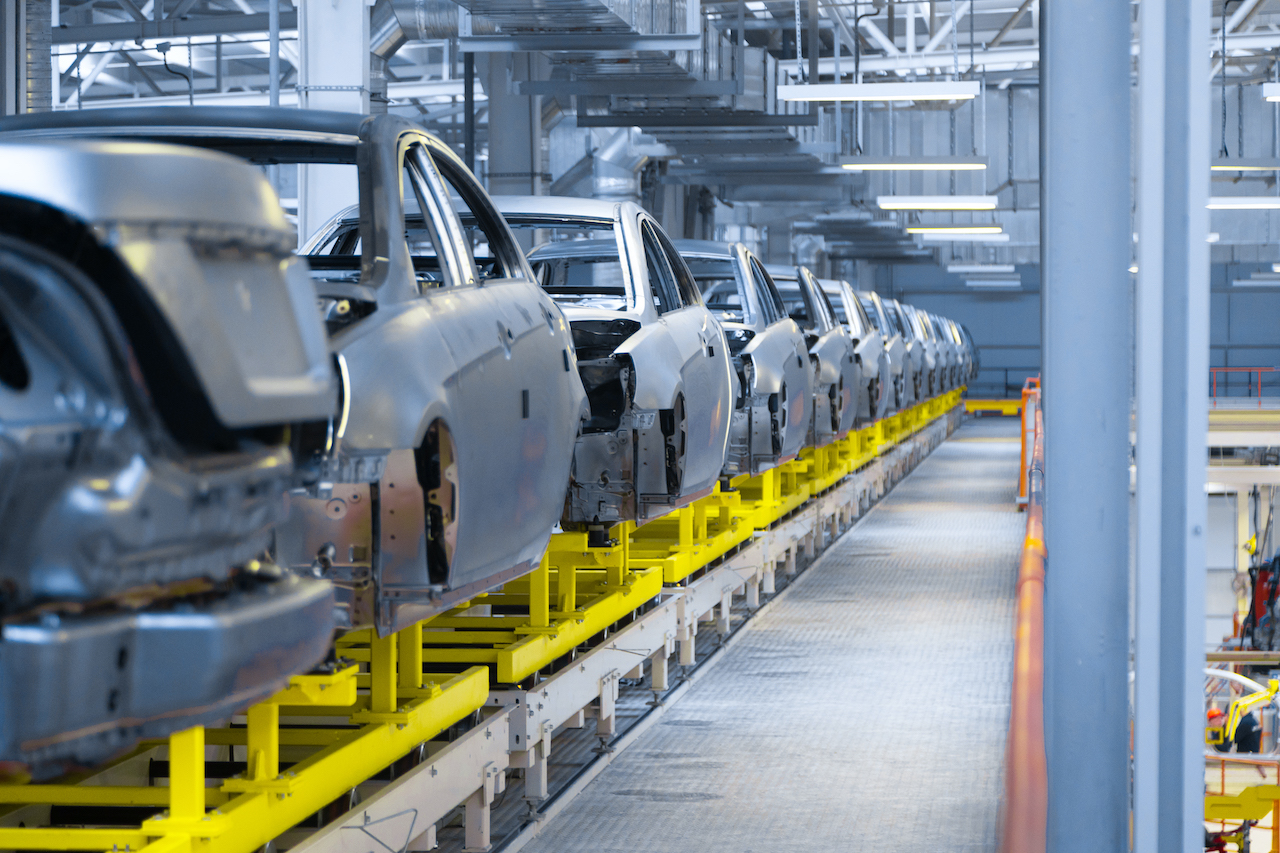 Industria auto, Commissione Ue tira dritto sulla revisione al 2026