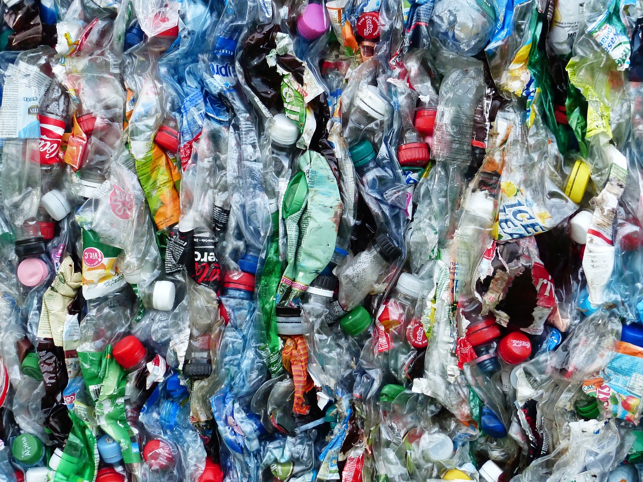Riciclare i coloranti delle bottiglie di plastica rende il sistema più circolare