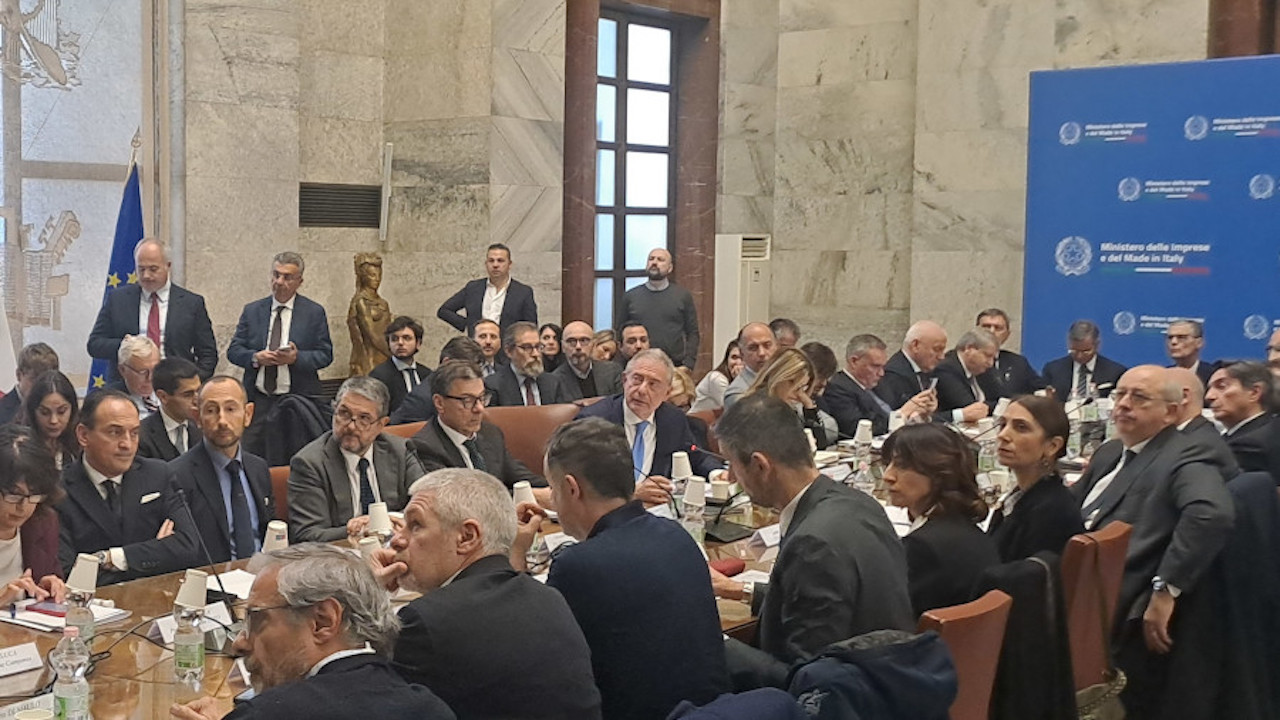 Tavolo Stellantis, nel 2025, 2 miliardi di investimenti in Italia: tutti i dettagli sul piano di rinascita