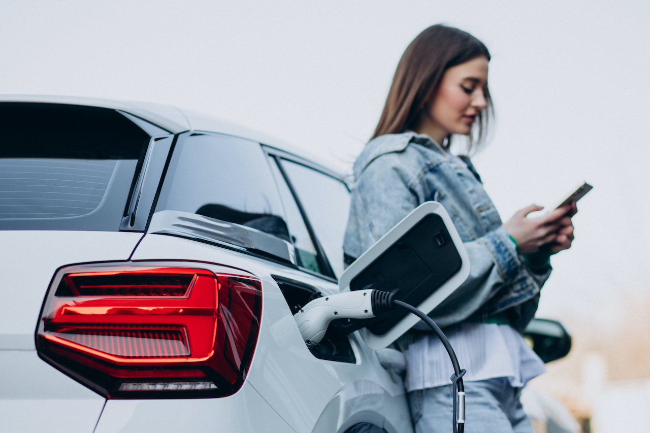 In Germania crolla l'auto elettrica: tonfo del 27,4% rispetto al 2023. A pesare la fine dei bonus