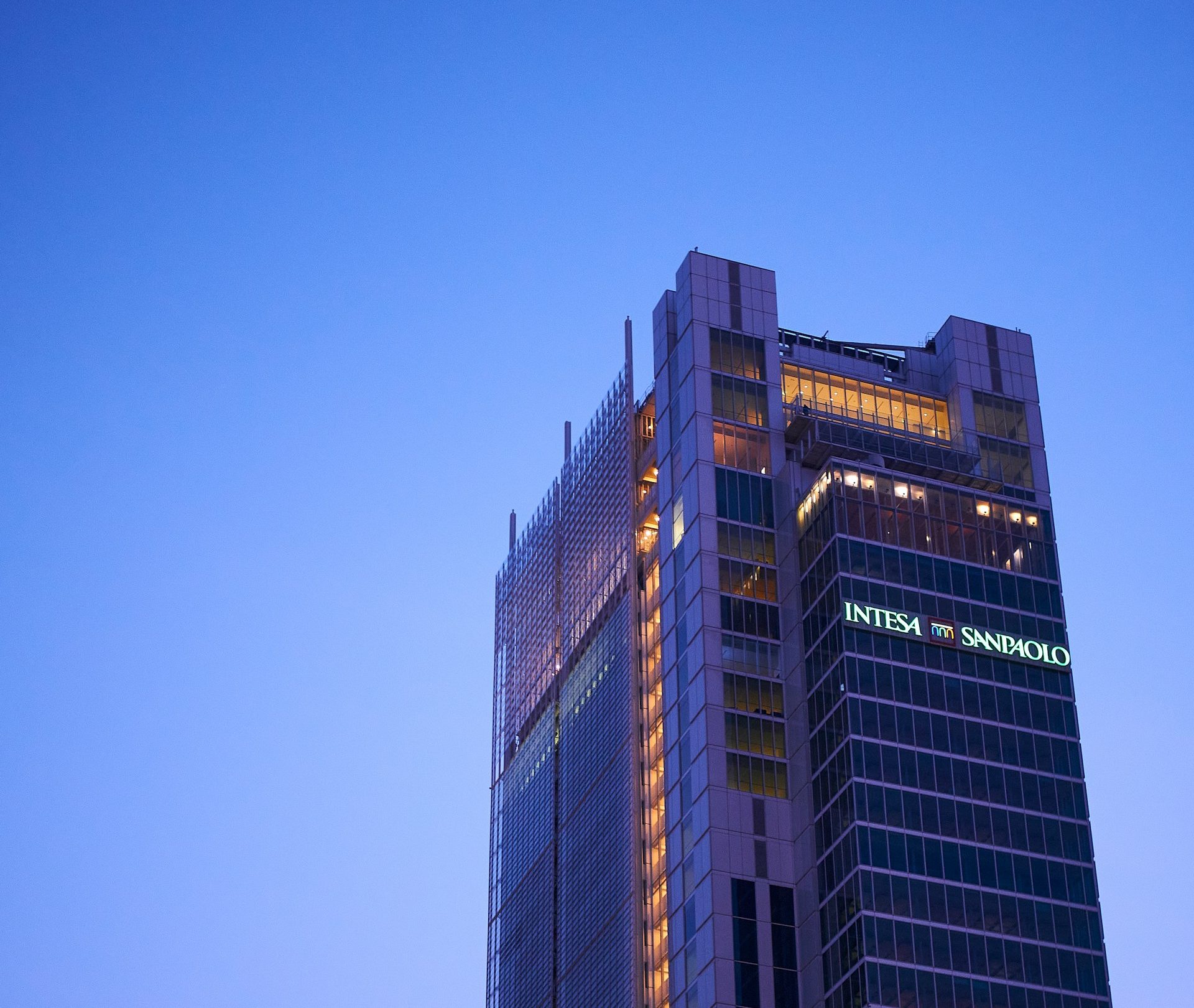 Mix elettrico UE 2024: solare all’11%, supera carbone