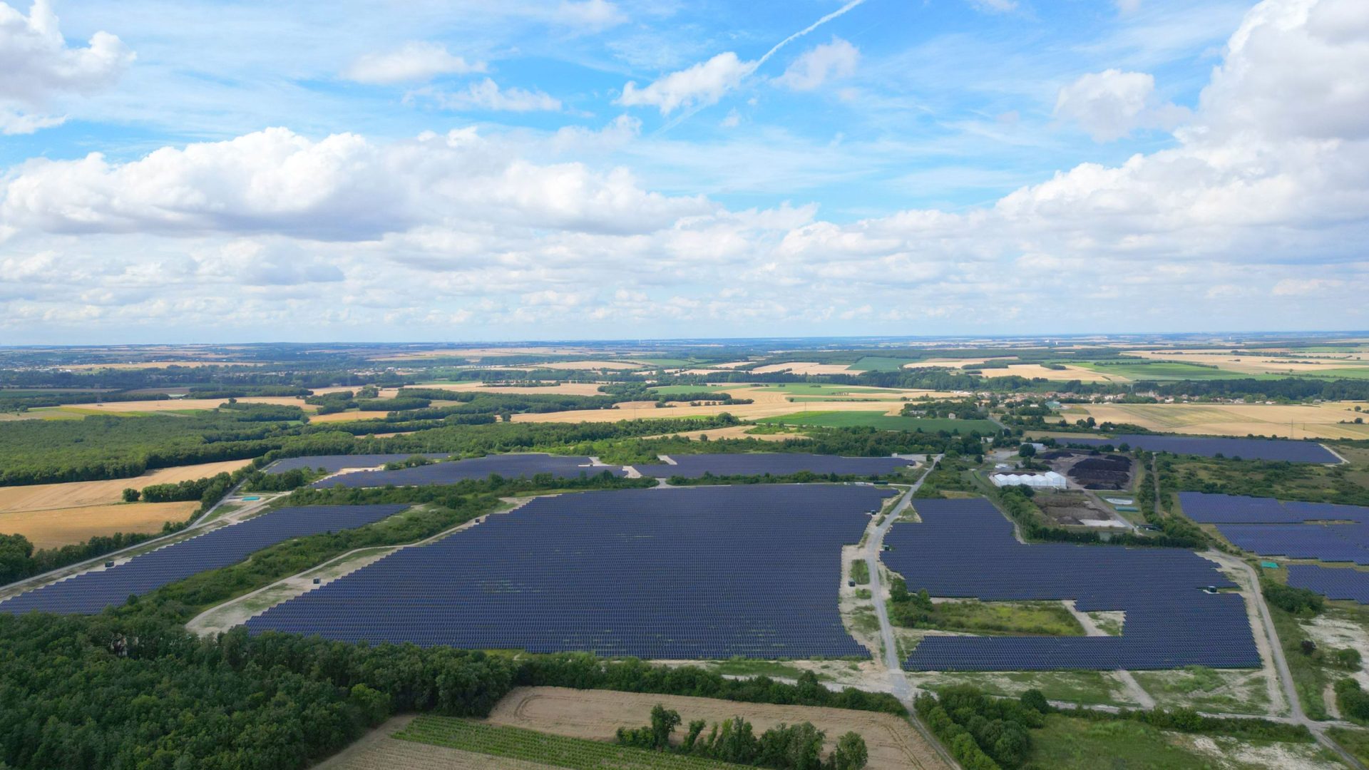 Rinnovabili • BayWa r.e. completa un importante vendita di progetti solare in Francia per un totale di 127 MWp