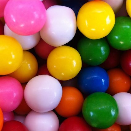 Rinnovabili • Microplastiche nei chewing gum, è un vero allarme?