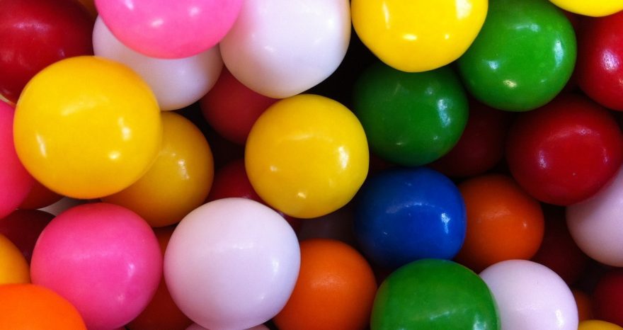 Rinnovabili • Microplastiche nei chewing gum, è un vero allarme?