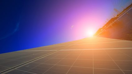 Rinnovabili • Giunzione p-n vs. effetto fotovoltaico di massa, si accorcia la distanza