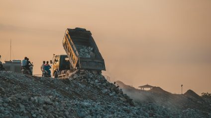 Rinnovabili • Traffico illecito di rifiuti: un'emergenza ambientale tra criminalità e salute pubblica