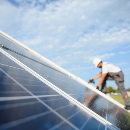 Rinnovabili • Degradazione UV dei moduli TOPCon? Meno drastica del previsto