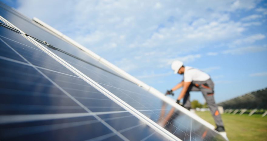 Rinnovabili • Degradazione UV dei moduli TOPCon? Meno drastica del previsto