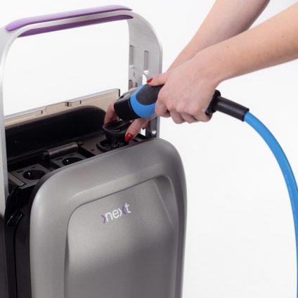 Rinnovabili • IL POWER BANK PORTATILE, VERSATILE E LEGGERO CHE RICARICA TUTTI I DEVICE: DALL’AUTOMOBILE ALL’ATTREZZATURA DA CAMPEGGIO