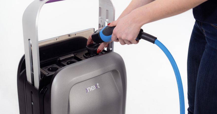 Rinnovabili • IL POWER BANK PORTATILE, VERSATILE E LEGGERO CHE RICARICA TUTTI I DEVICE: DALL’AUTOMOBILE ALL’ATTREZZATURA DA CAMPEGGIO