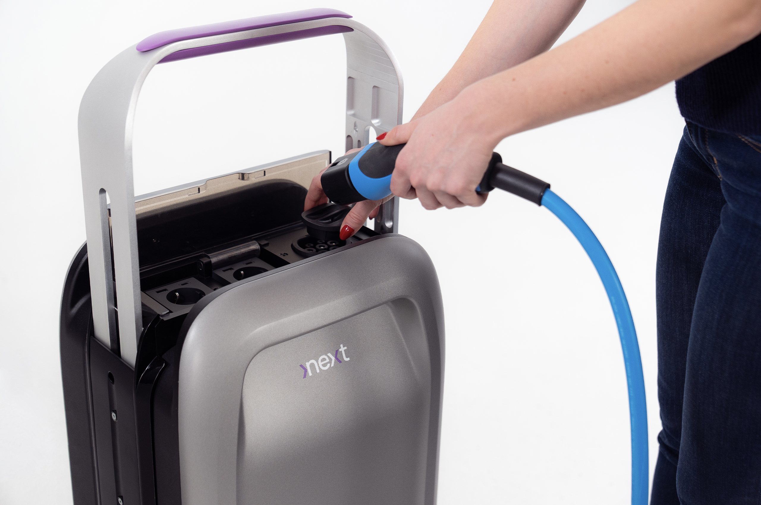 IL POWER BANK PORTATILE, VERSATILE E LEGGERO CHE RICARICA TUTTI I DEVICE: DALL’AUTOMOBILE ALL’ATTREZZATURA DA CAMPEGGIO