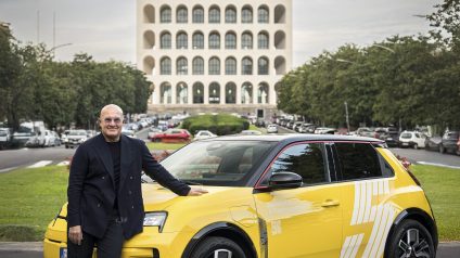 Rinnovabili • Successo Renault in Italia: Car of the Year, elettrificazione e sfide globali. L'intervista a Renato Fusilli